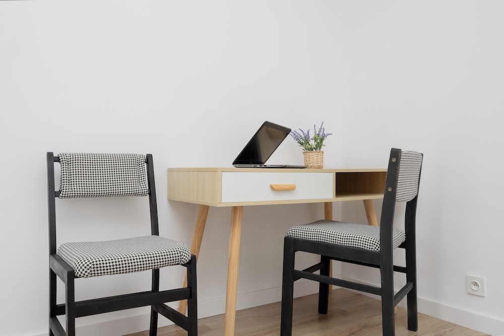 Workspace With Parking by Renters view 5