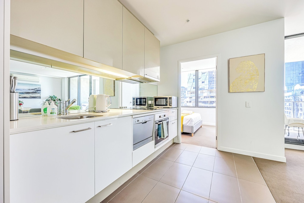 StayAU Leisure 2BR Modern CBD Apt