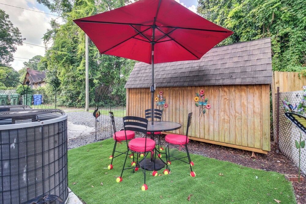 Private Patio: Cargo District, Dtwn Wilmington Apt