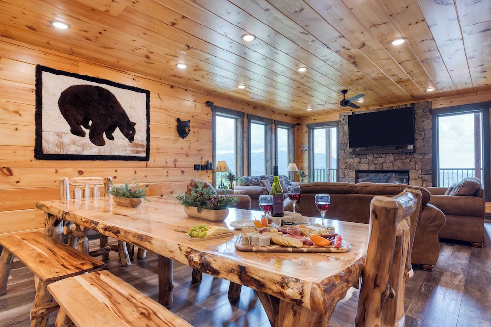 All Fun & Games by Avantstay Indoor Pool, Game Room, Theater, Mountain Views Near Pigeon Forge & Dollywood