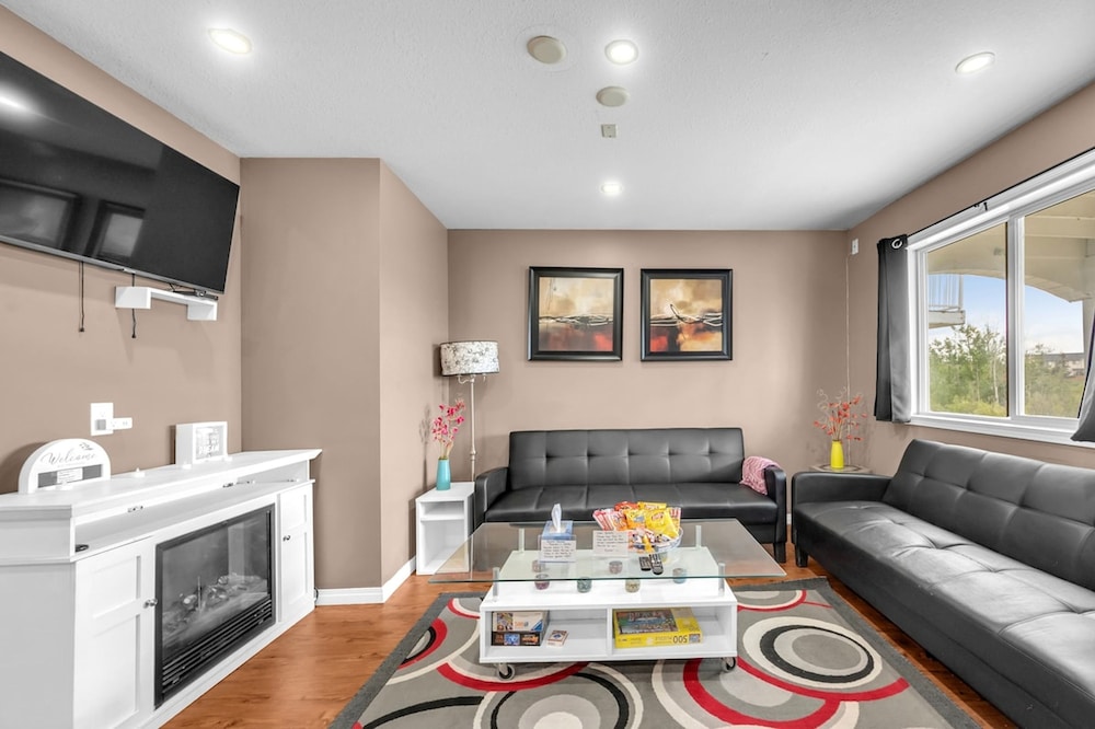 52-3 Bed Suite on Lake Central A C By Airport