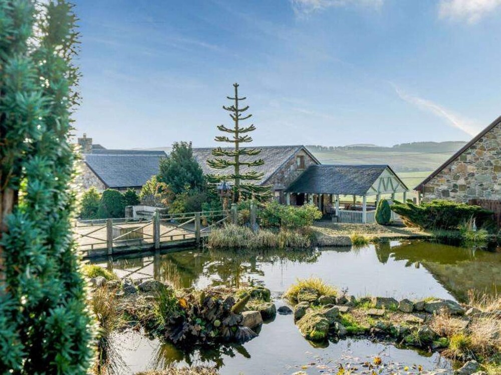 Sleeps 10 - Hot tub - Pool Table - Play Park