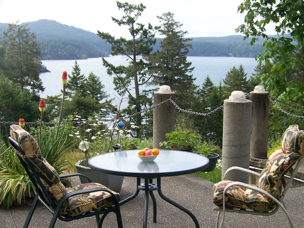 Moonlit Cove B&B