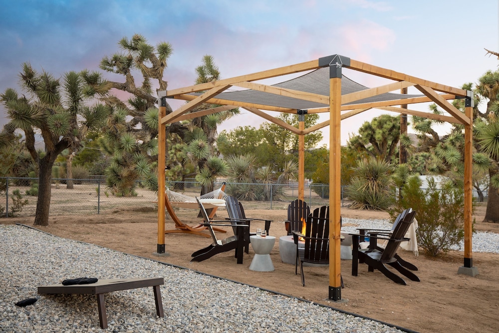 Chuckwalla by Avantstay Joshua Tree Haven w Hot Tub Modern Interior