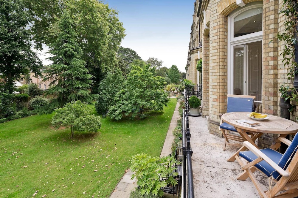 Cute 2-bed Chelsea Apartment