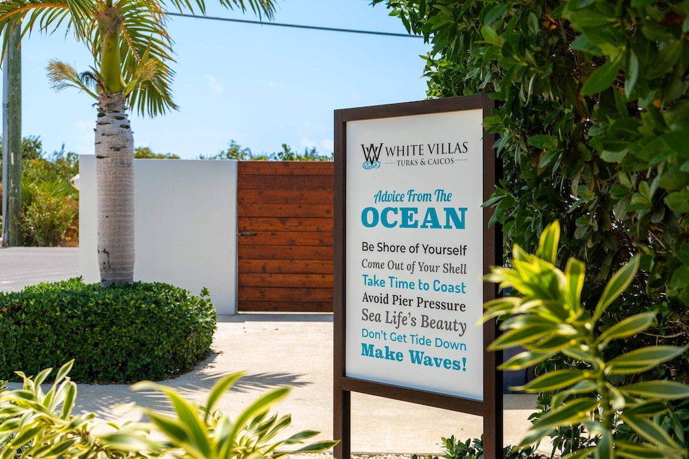Oceanside Vacation Villa With Hotel Amenities v10