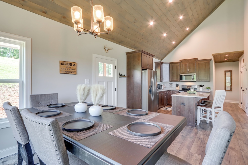 Cozy Blue Ridge Cabin: Game Room & Mountain Views
