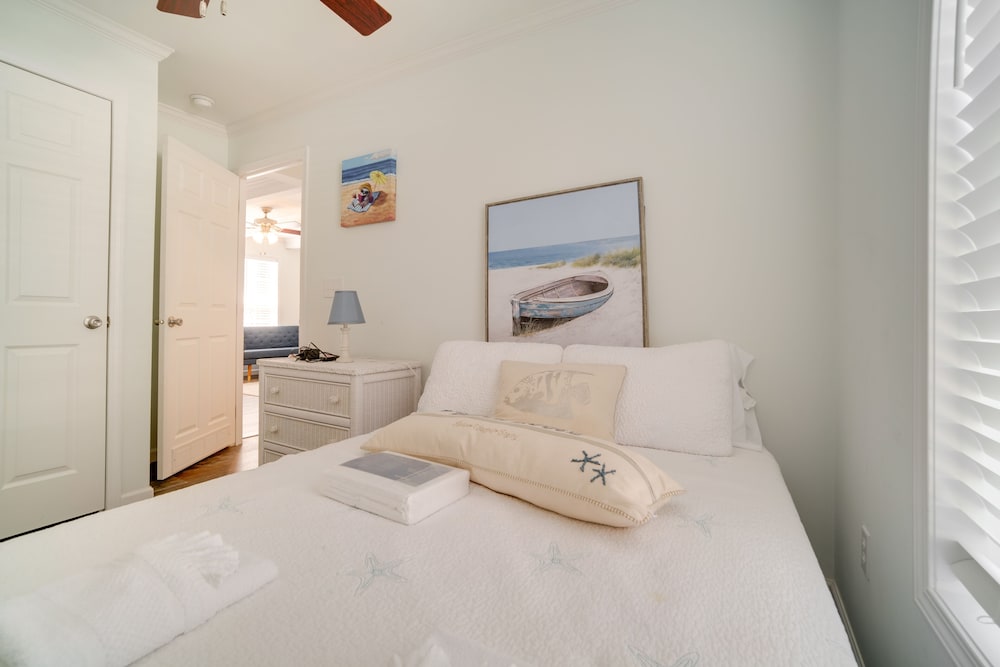 Charleston Home w/ Porch - 3 Mi to Folly Beach! view 2