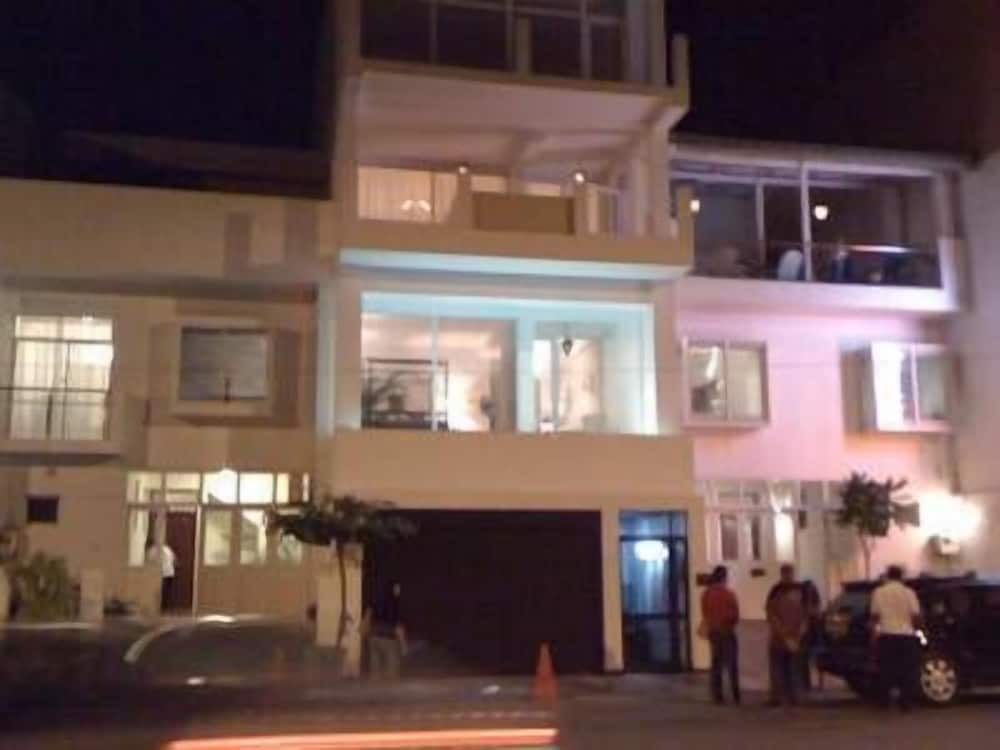 CJ Villas