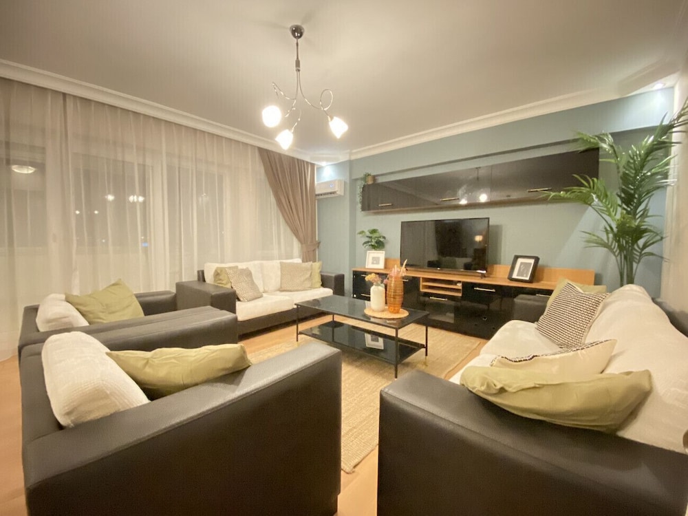 Missafir Sleek Flat in Nisantasi With Terrace