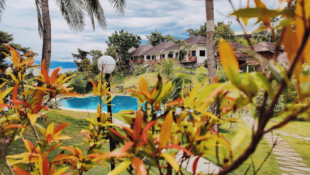 Cuestas Beach Resort & Restaurant