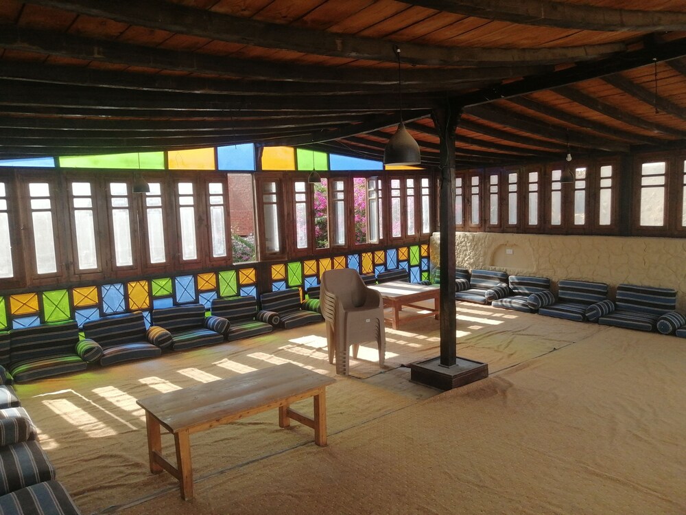 Zad Elmosafer Guest House