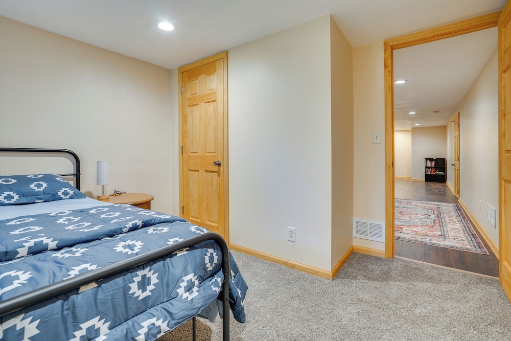 10 Mi to Downtown: Group Getaway in Minneapolis