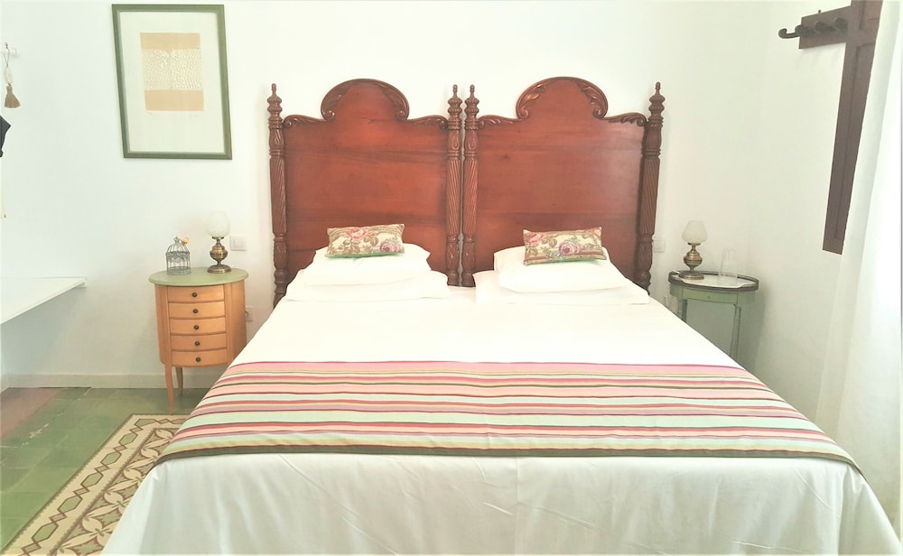 Los Canaritos Guest-House