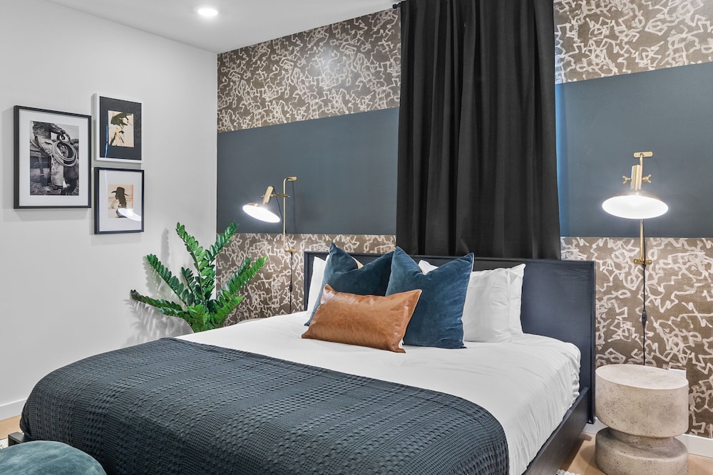 Modern Cowboy - Private Balcony - Mins To Broadway