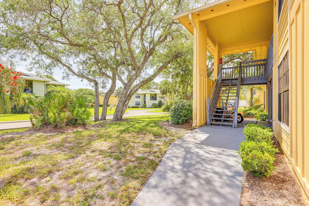 Walk to St Augustine Beach! Condo w/ Pool Access