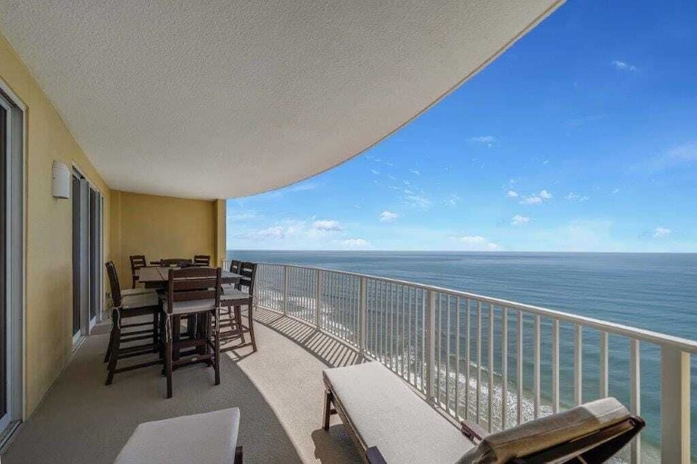 The Shore Break by Avantstay Gulf Front + Pool