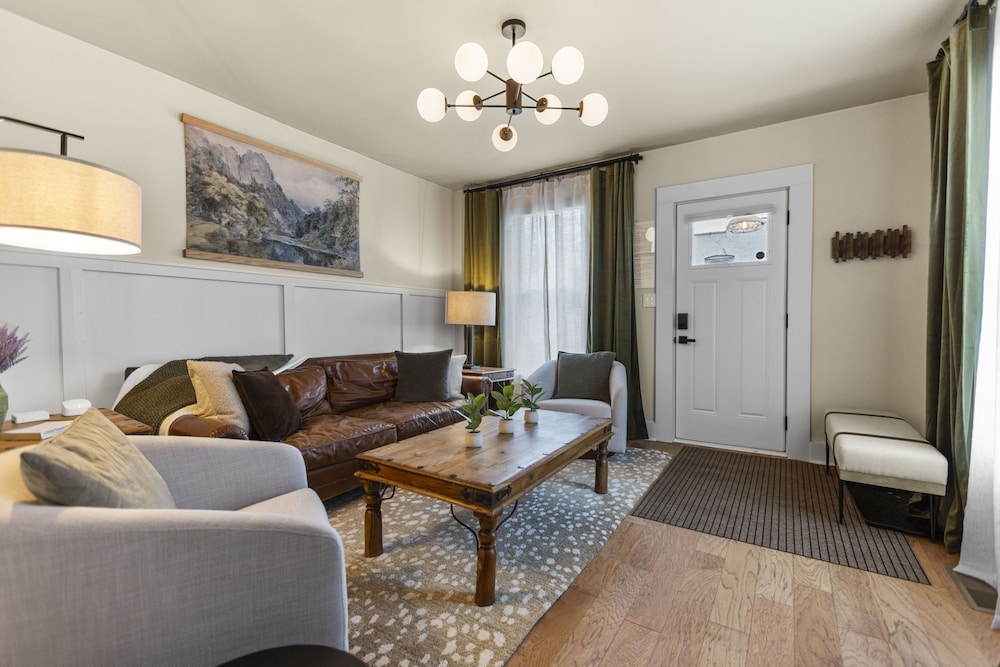 Abode 81 in Newark