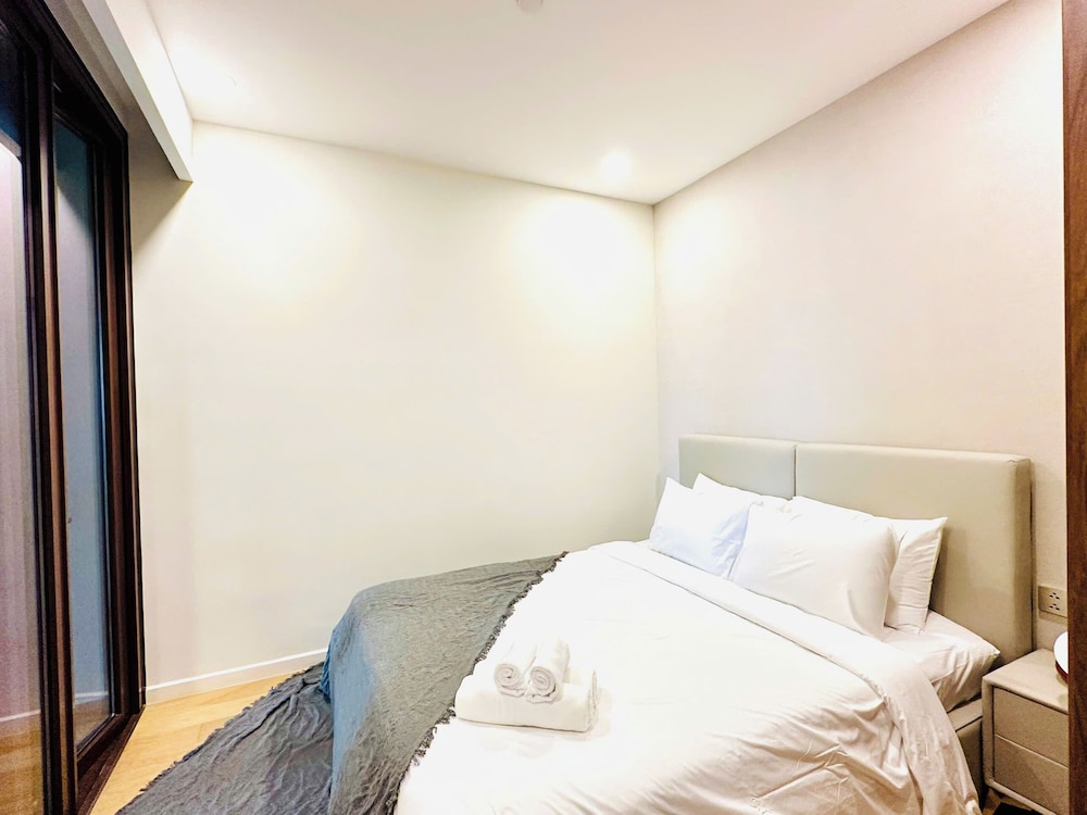Metropole The Crest Thu Thiem Apartment