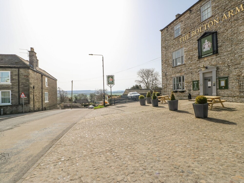 66 Dale Grove