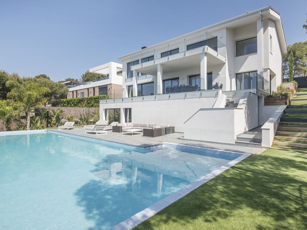 Luxurious Panoramic Spa Villa