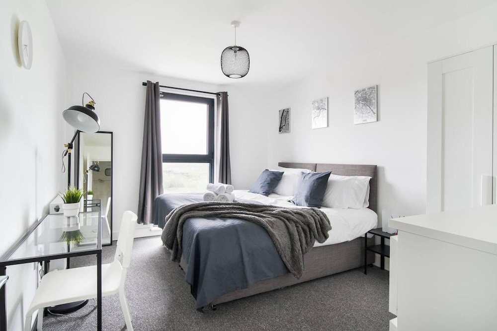 Livestay - One Bed Apt, Free Parking, Sleeps 4 view 4