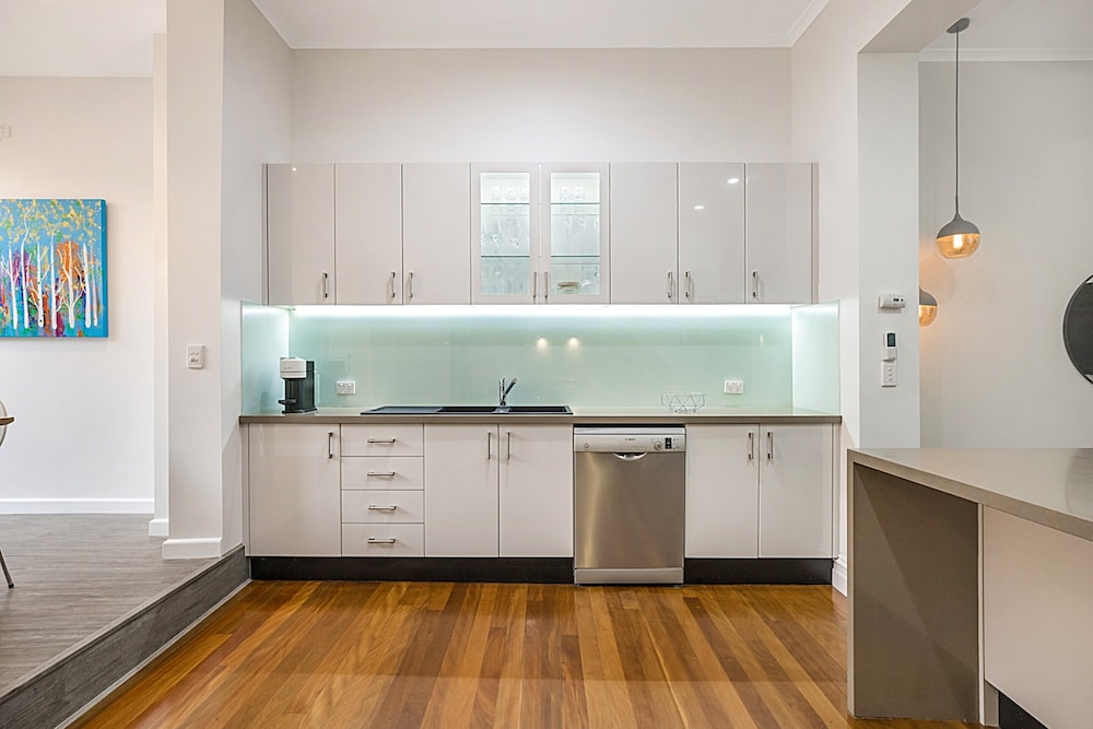 Unique 2- Storey Victorian Terrace Near Errol St