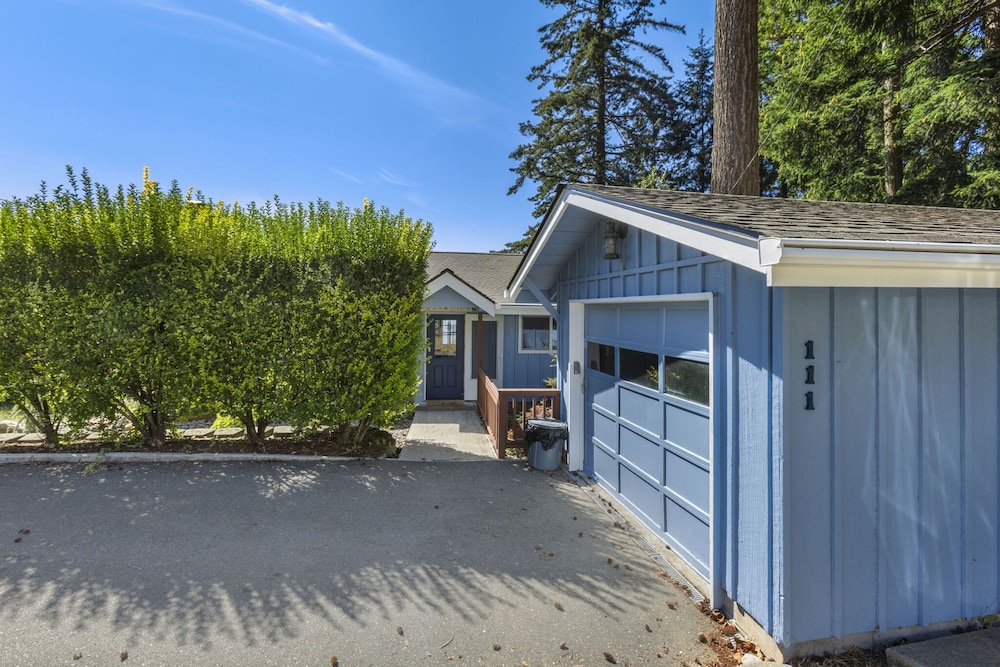 Captain s Retreat in Shelton