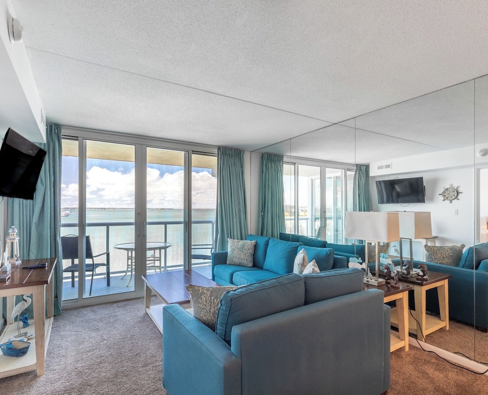 Bay Club Resort by Coolvacay