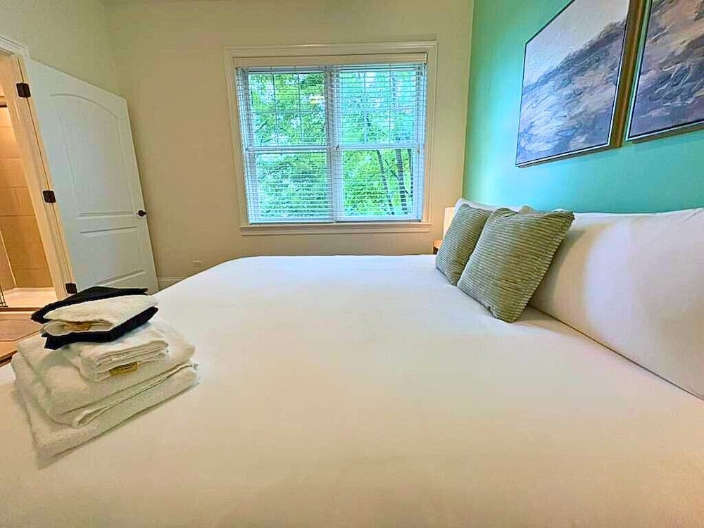 Well-Equipped 2BR - Greenbay 301