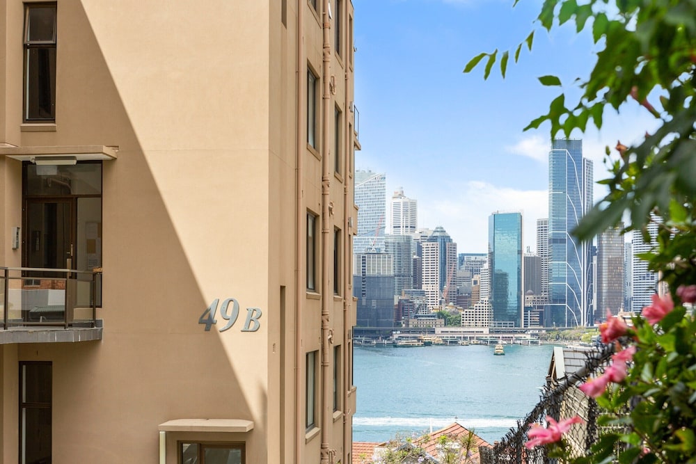 Boutique 2-bed With Stunning Sydney Harbour Views