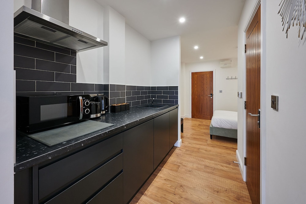 Host Stay Deluxe Studio for Two Sevenstay Apartments