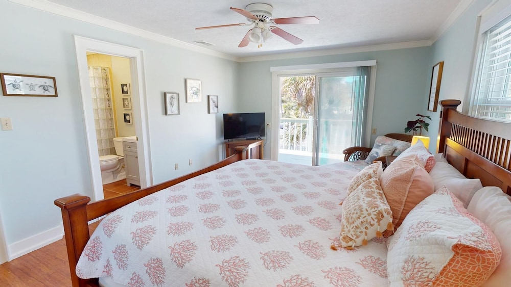 Peach on the Beach by Tybee Vacation Rentals