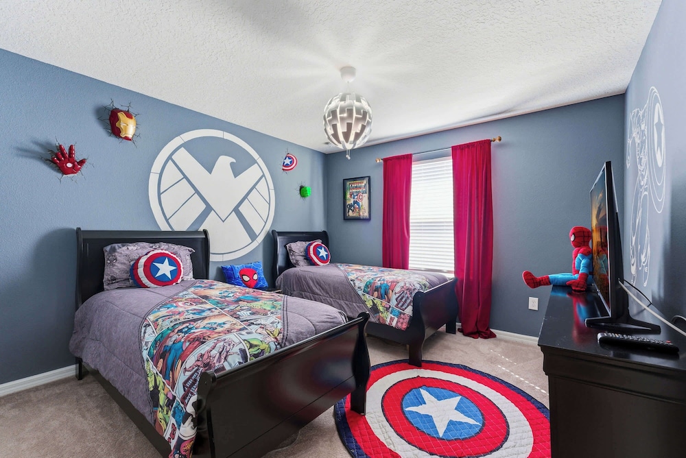 Family 6BR Home, Pool & Game Room