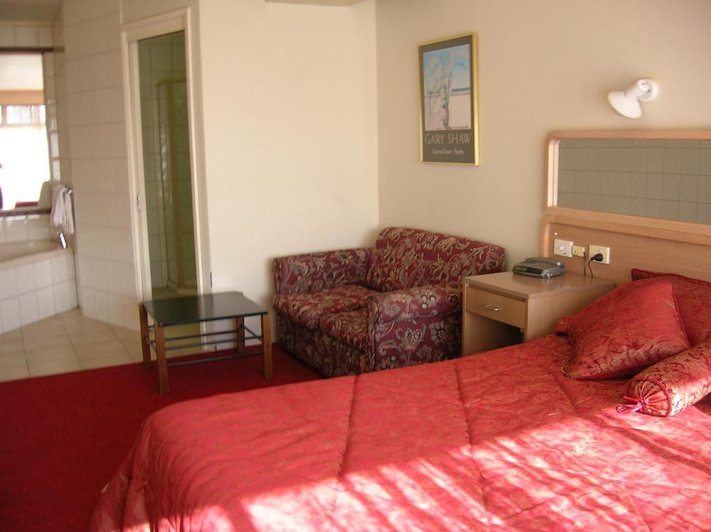 The Peninsula Motor Inn