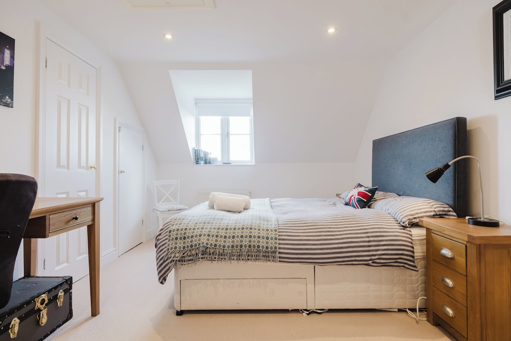 Stylish Retreat with Garden in Tetbury