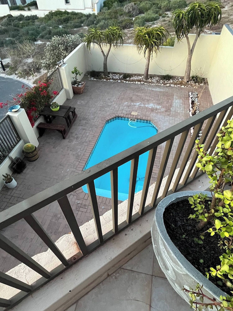 Whispering Waves - Serene Langebaan Getaway With Breathtaking Views