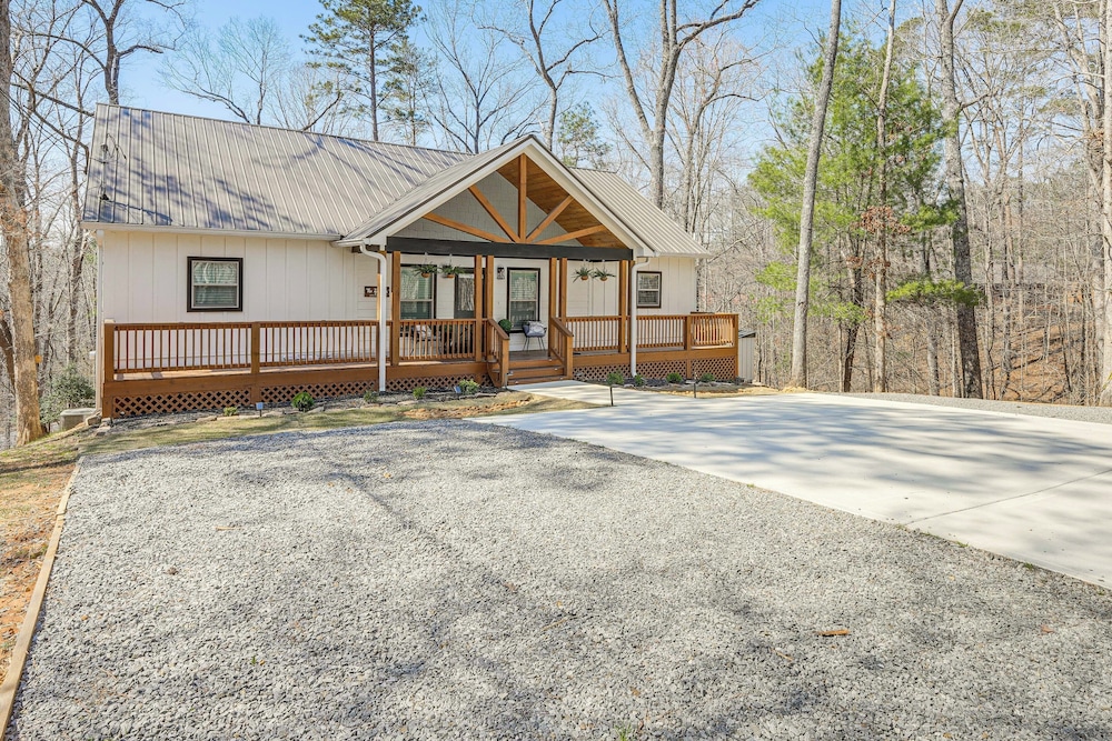 Ellijay Home 4 Mi to Dtwn: Hot Tub & Resort Perks!