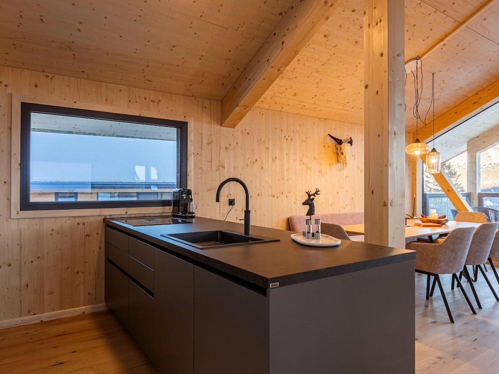 Beautiful Chalet With Balcony