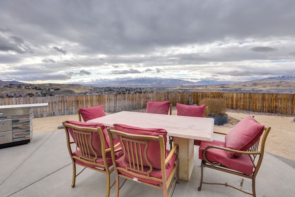 Mtn-view Haven w/ Hot Tub! 28 Mi to Mt Rose Ski