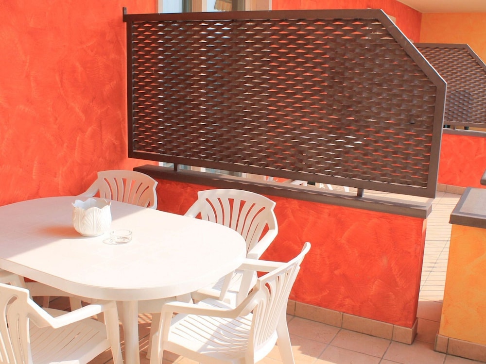 Holiday Home with Nicely Decorated Interior near Lake Garda