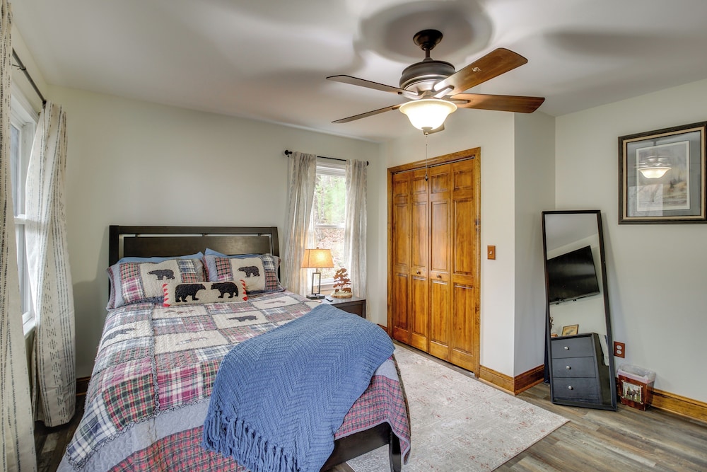 Community Perks: Mtn-view Ellijay Cabin w/ Hot Tub