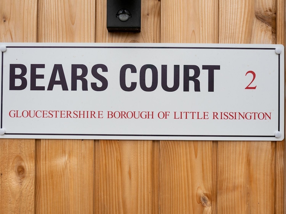 Bears Court Barn 2