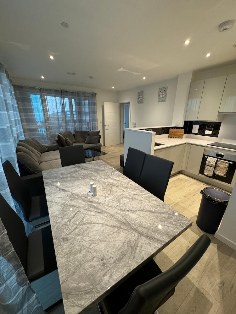 London City Chic Apartment With 3 Bedrooms