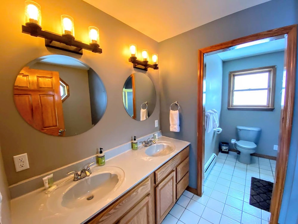 Moose Lodge and Cabins by Bretton Woods Vacations