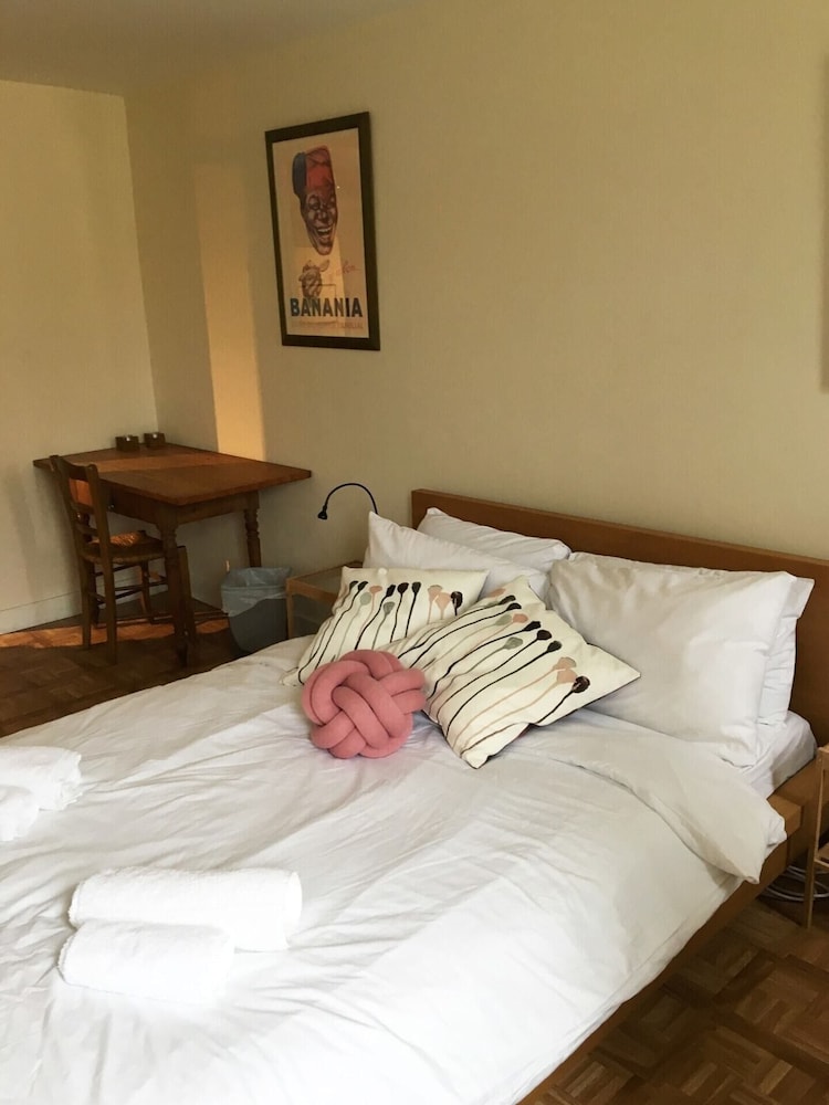 Bright, Spacious 2 Bedroom Apartment in Stockbridge view 2