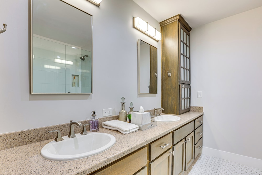 Luxury Scottsdale Home w/ Private Pool & Gas Grill