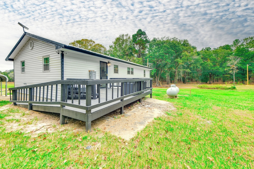 5 Mi to Victoryland Casino: Secluded Home w/ Deck!