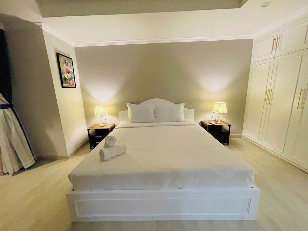 Gold Coast Balcony Serviced Apartment
