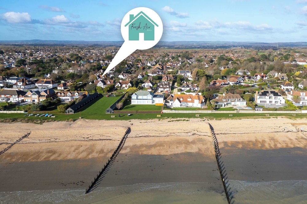 Spacious Coastal Family Home Sleeps 8